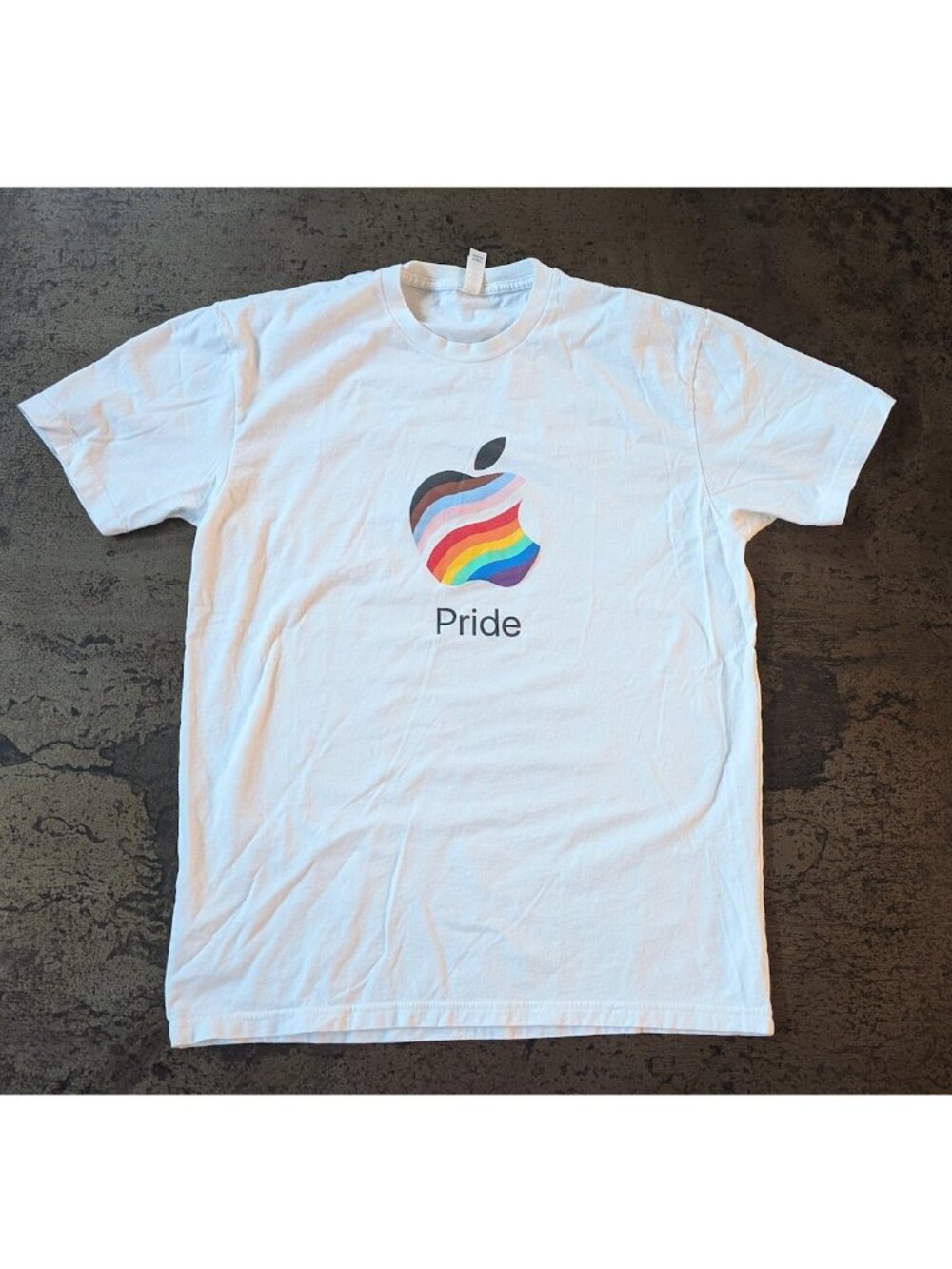2024 Apple Pride short-sleeve T-shirt, size large